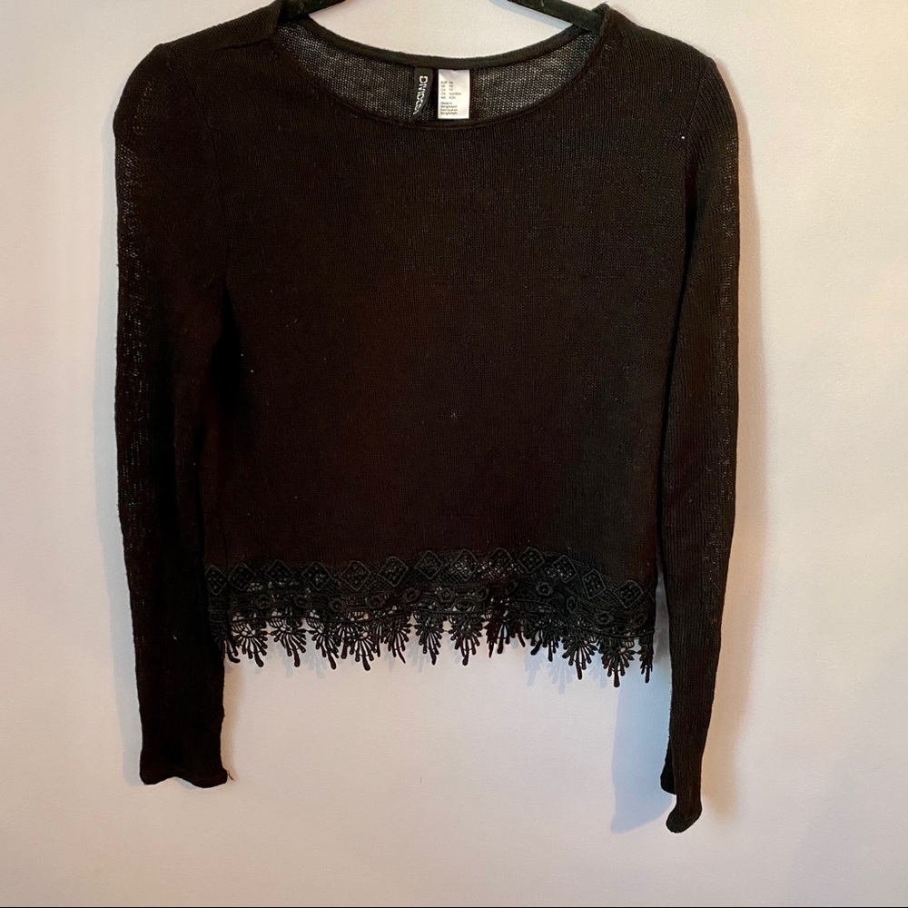 H&M black cropped knit shirt with crochet bottom